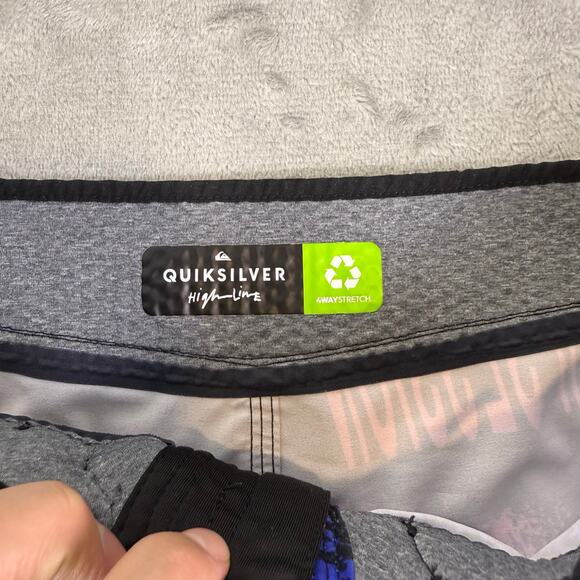 Quiksilver Men's Highline Rave Wave 19 Boardshorts size 32 inches - Picture 3 of 7